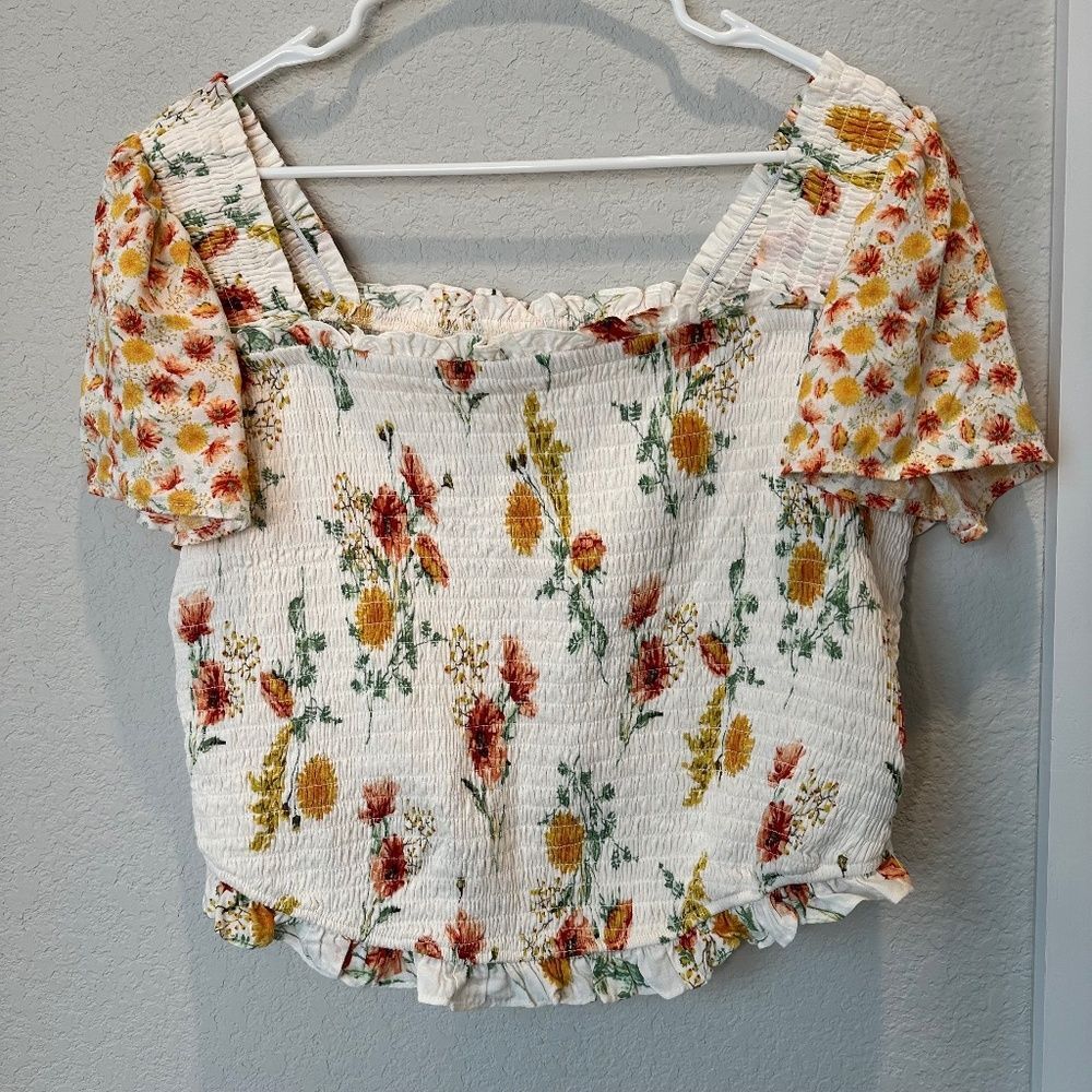 Torrid Cream Orange Floral Smocked Flutter Sleeve Cropped Top - Size 1X - EUC